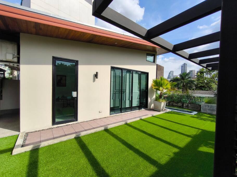 Luxe Pool 3 Min To Thonglor Bts & Nightlife Villa
